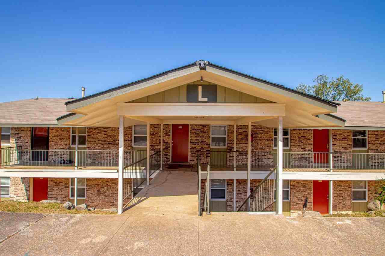 West Scenic Apartments - Photo 3 of 37