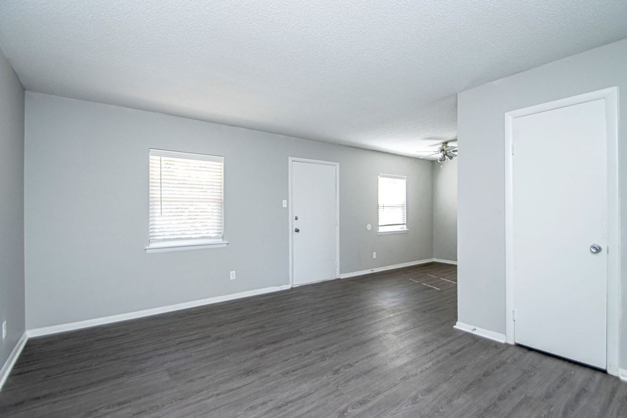 West Scenic Apartments - Photo 5 of 37