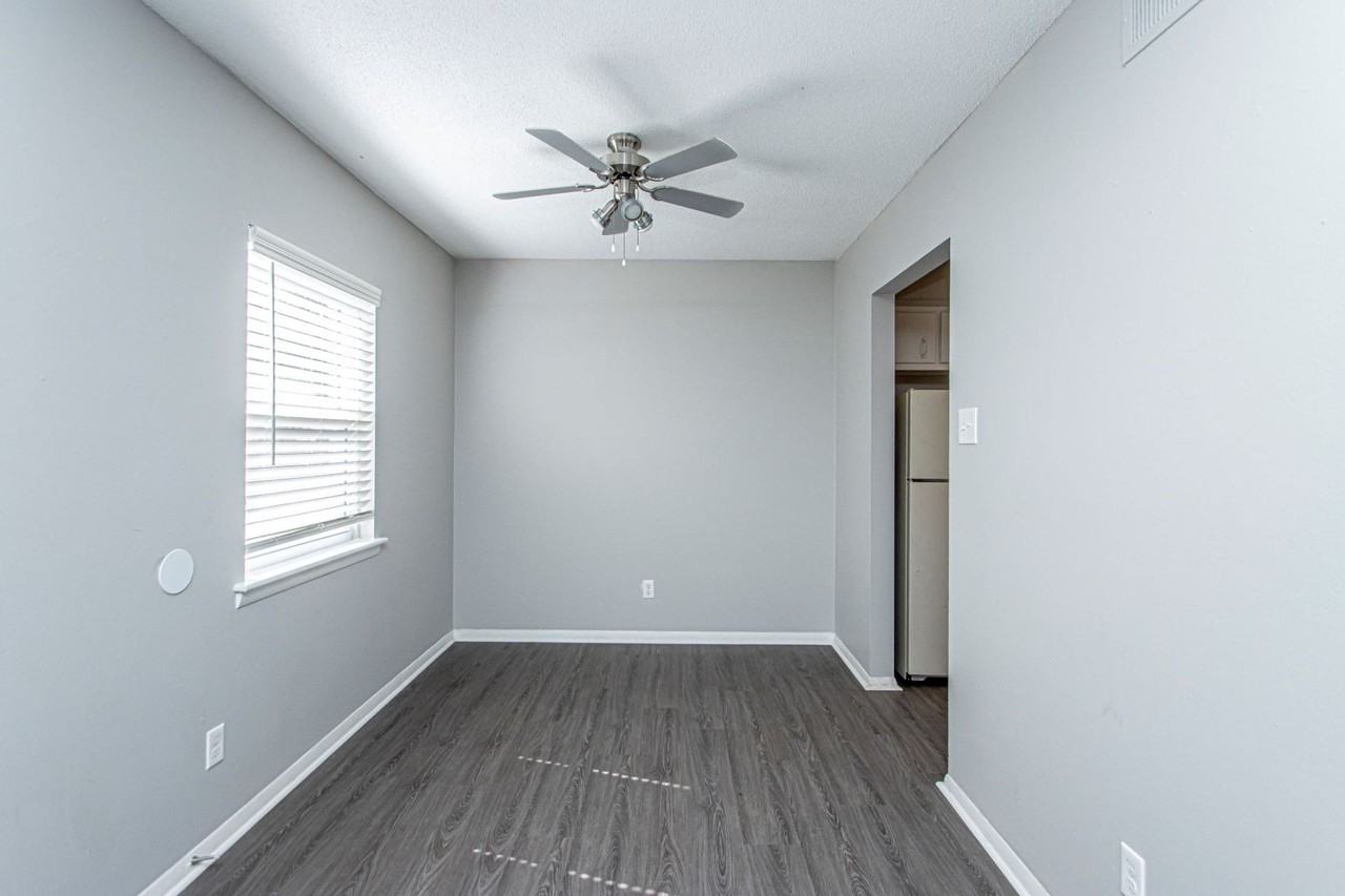 West Scenic Apartments - Photo 6 of 37