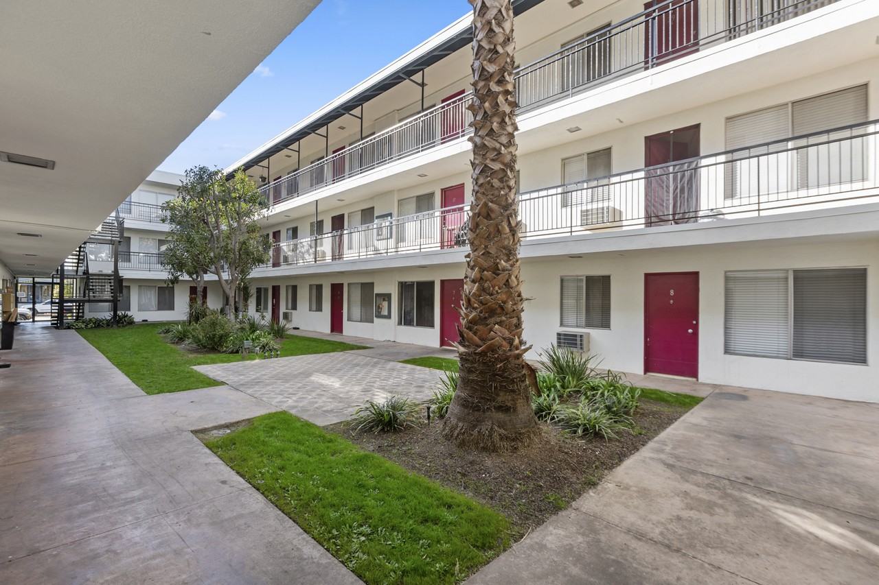 800 Linden Ave - Photo 4 of 29