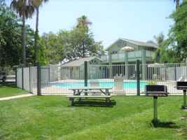 featured image of Country Club Dr