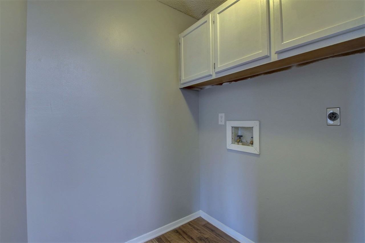 Westbury Park Apartments - Photo 3 of 17