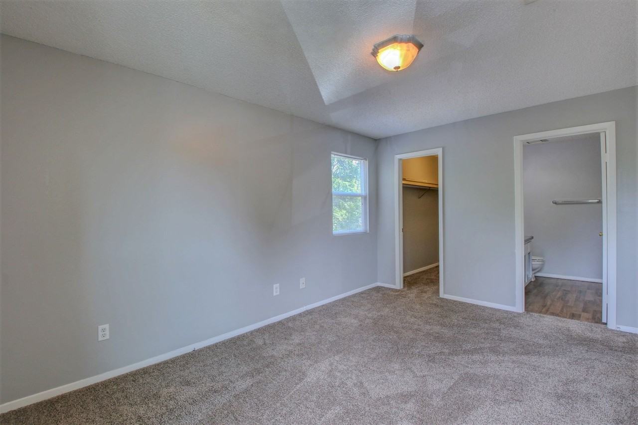 Westbury Park Apartments - Photo 4 of 17