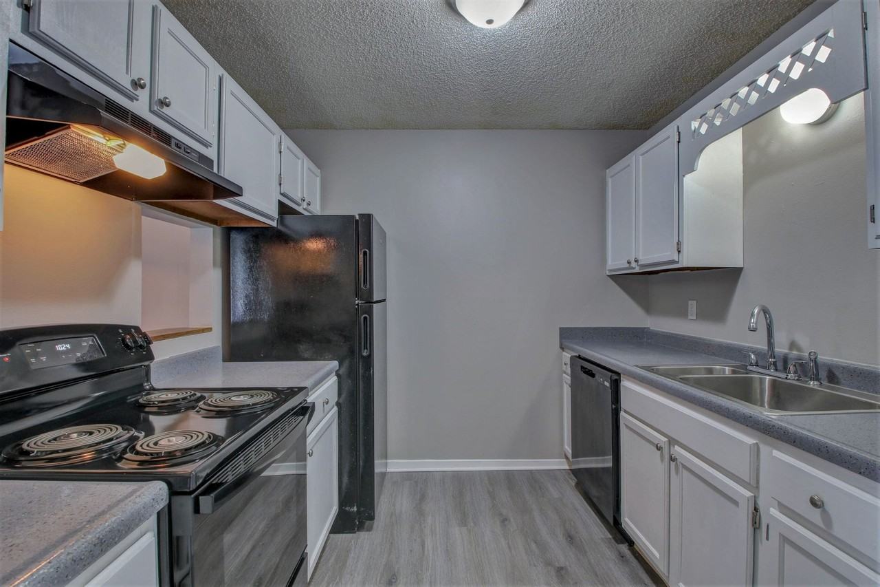 The Arbours Apartment Homes - Photo 2 of 5