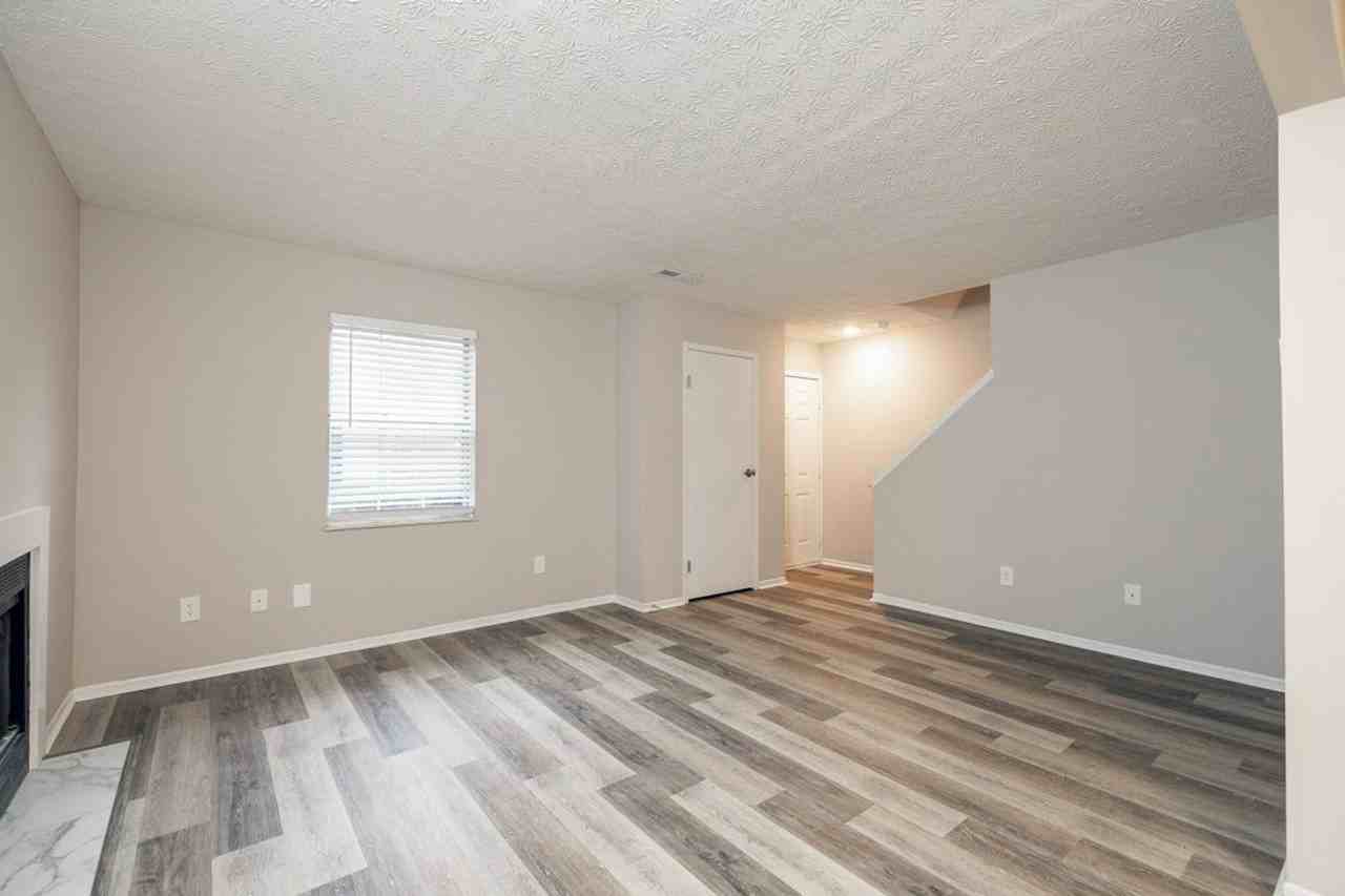 1363 Yorkland Rd - Photo 5 of 43