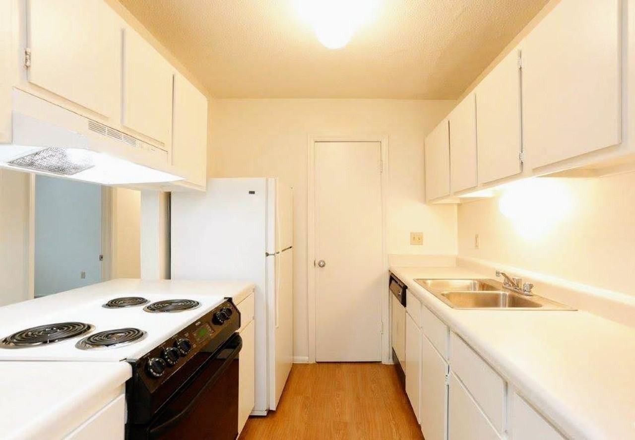 Chimneys Apartments - Photo 6 of 32