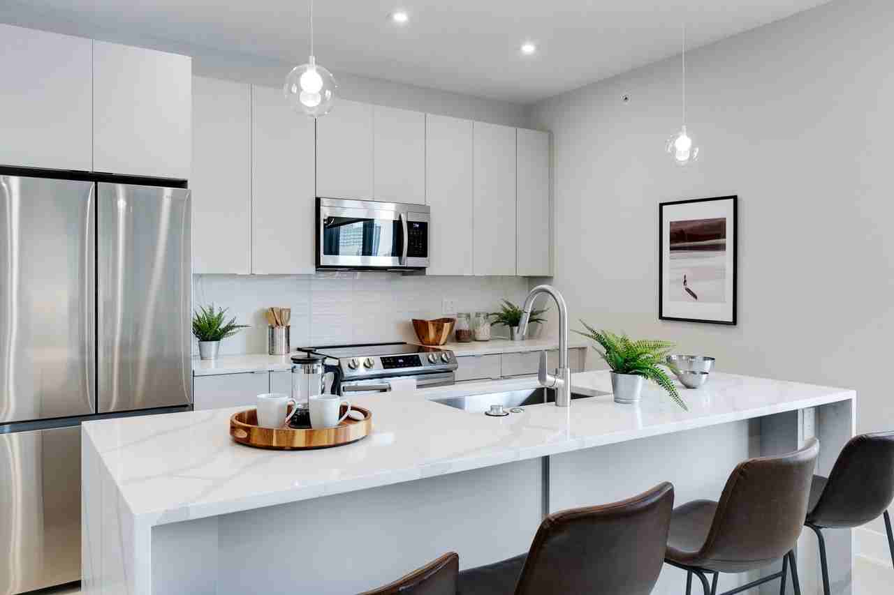 The Maven - Photo 5 of 50