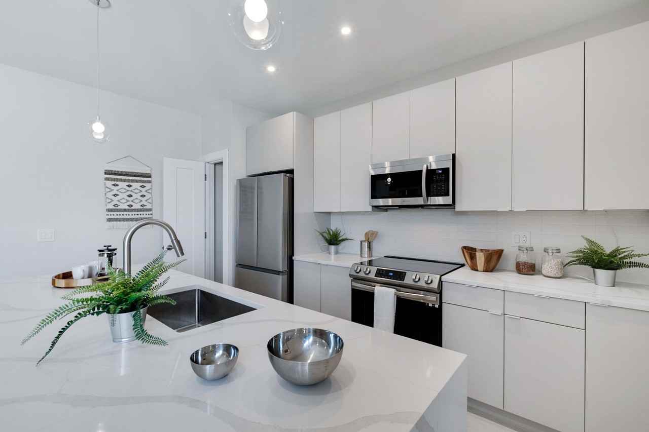 The Maven - Photo 7 of 50