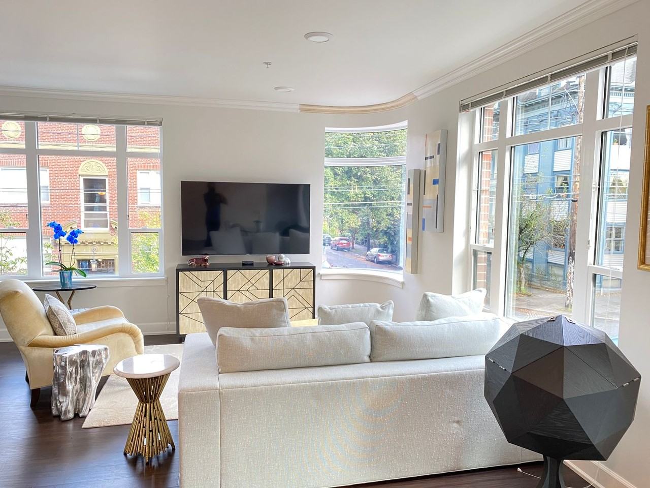 21 Astor - Photo 3 of 12