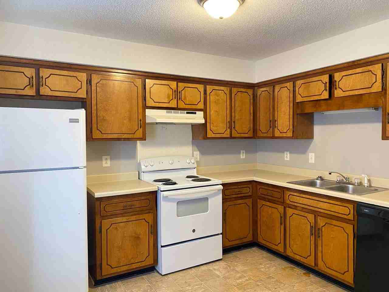 450 Martha Ln - Photo 5 of 40