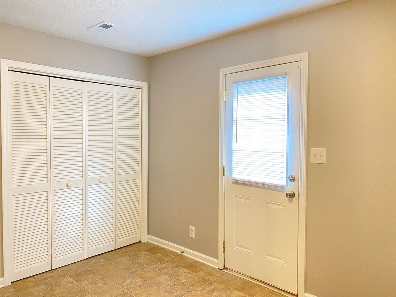 450 Martha Ln - Photo 6 of 40