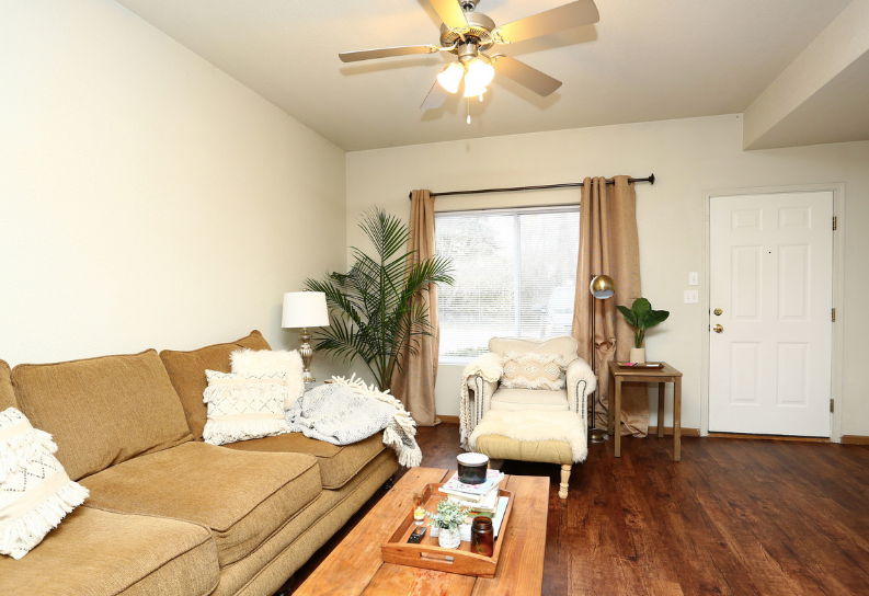 Lake Broadway Townhomes - Photo 4 of 14