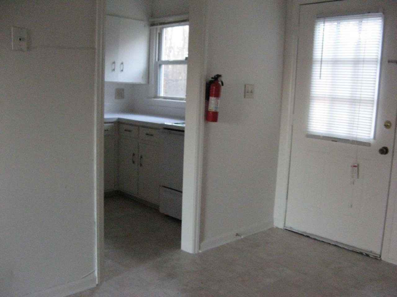 Delane Glen Apartment Affordable 1 bedroom - Photo 3 of 13