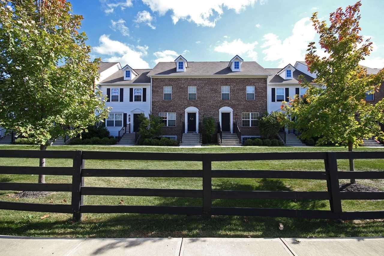 Polaris area 2BD & 3BD Townhomes Apartments 7438 Grand Bahama Dr