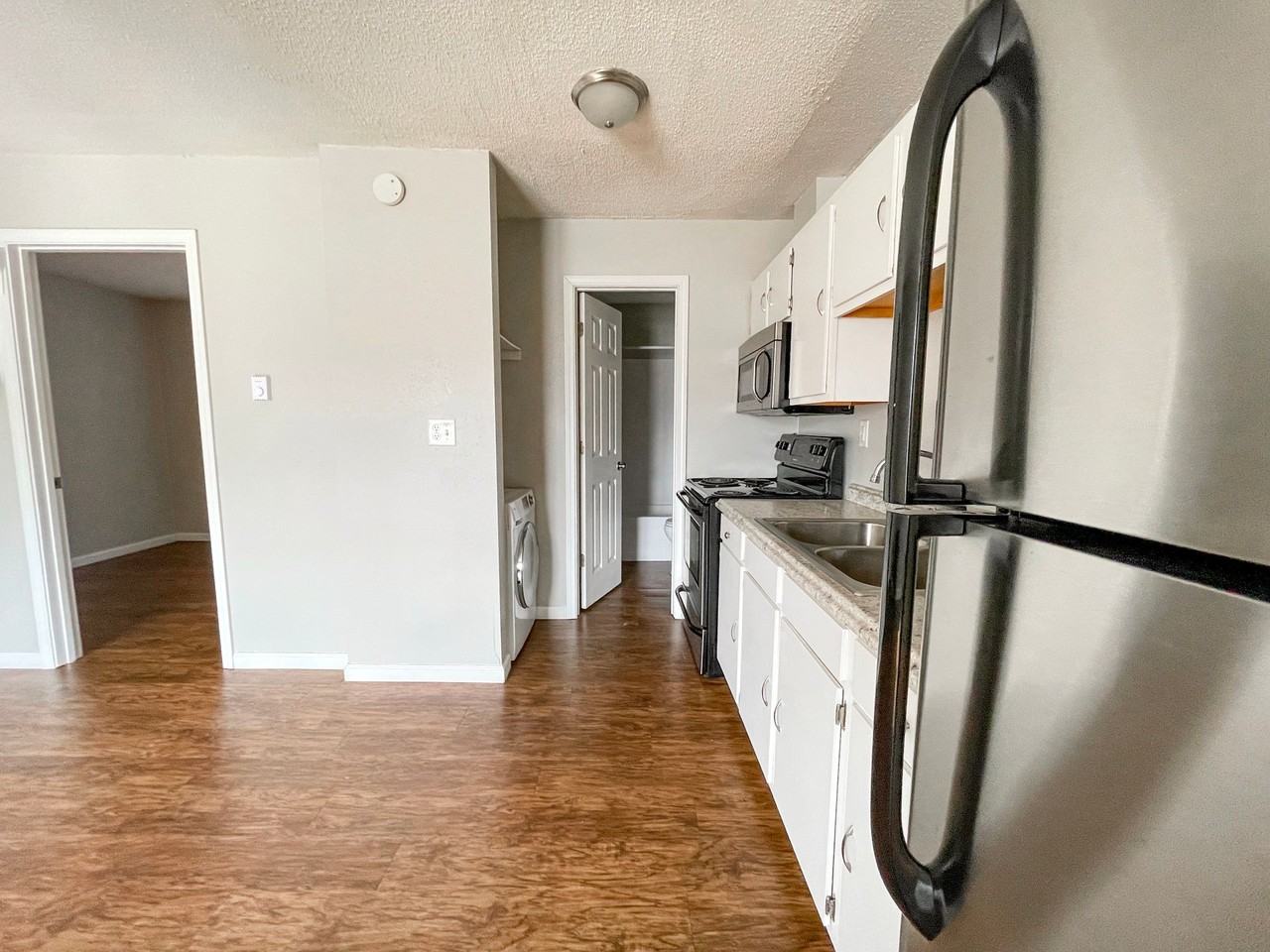 1801 S Clark St - Photo 2 of 25