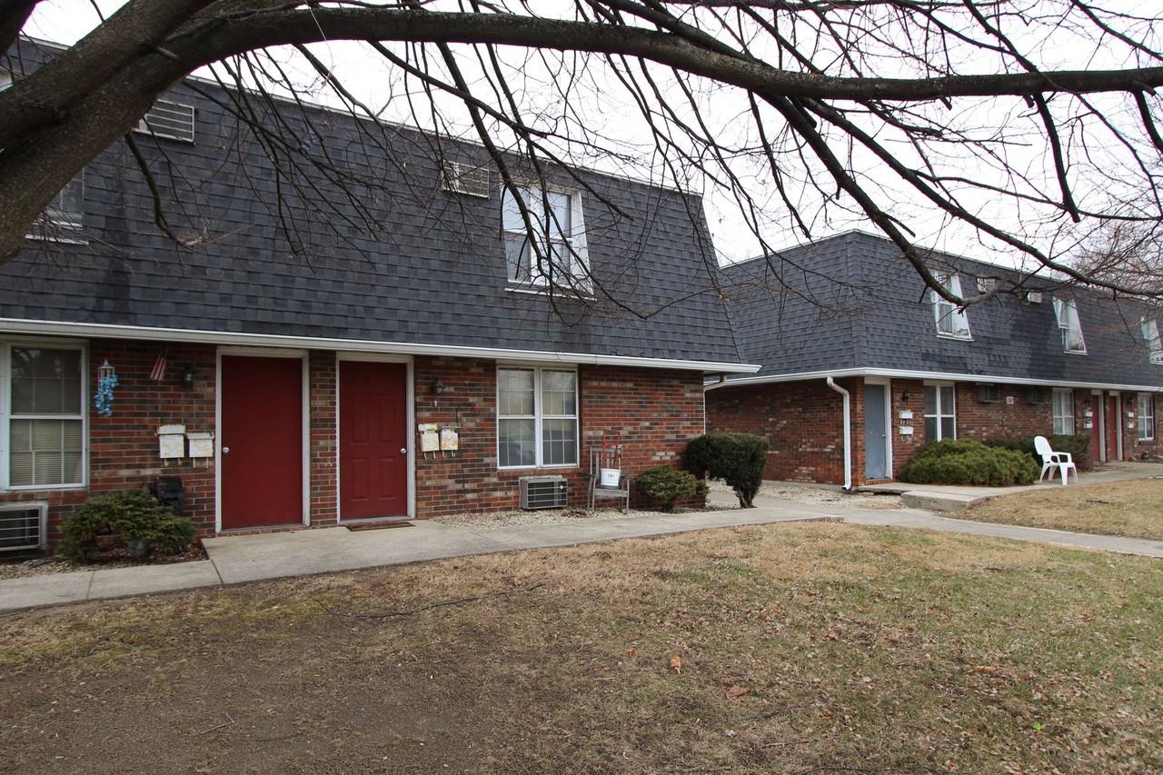 1813 S Clark St - Photo 4 of 22