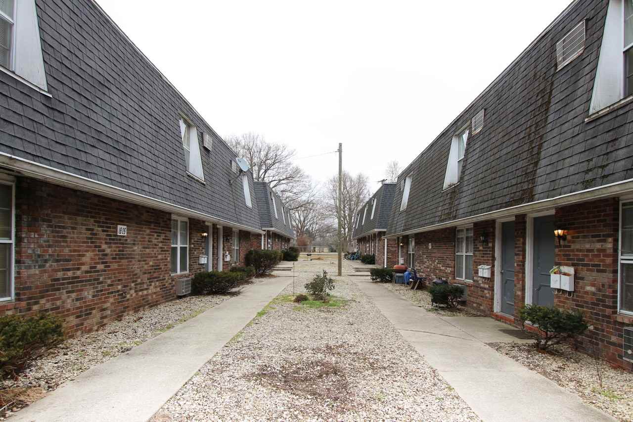 1813 S Clark St - Photo 5 of 22