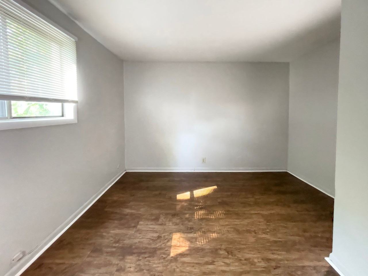 Sandalwood Apartments - Photo 6 of 11