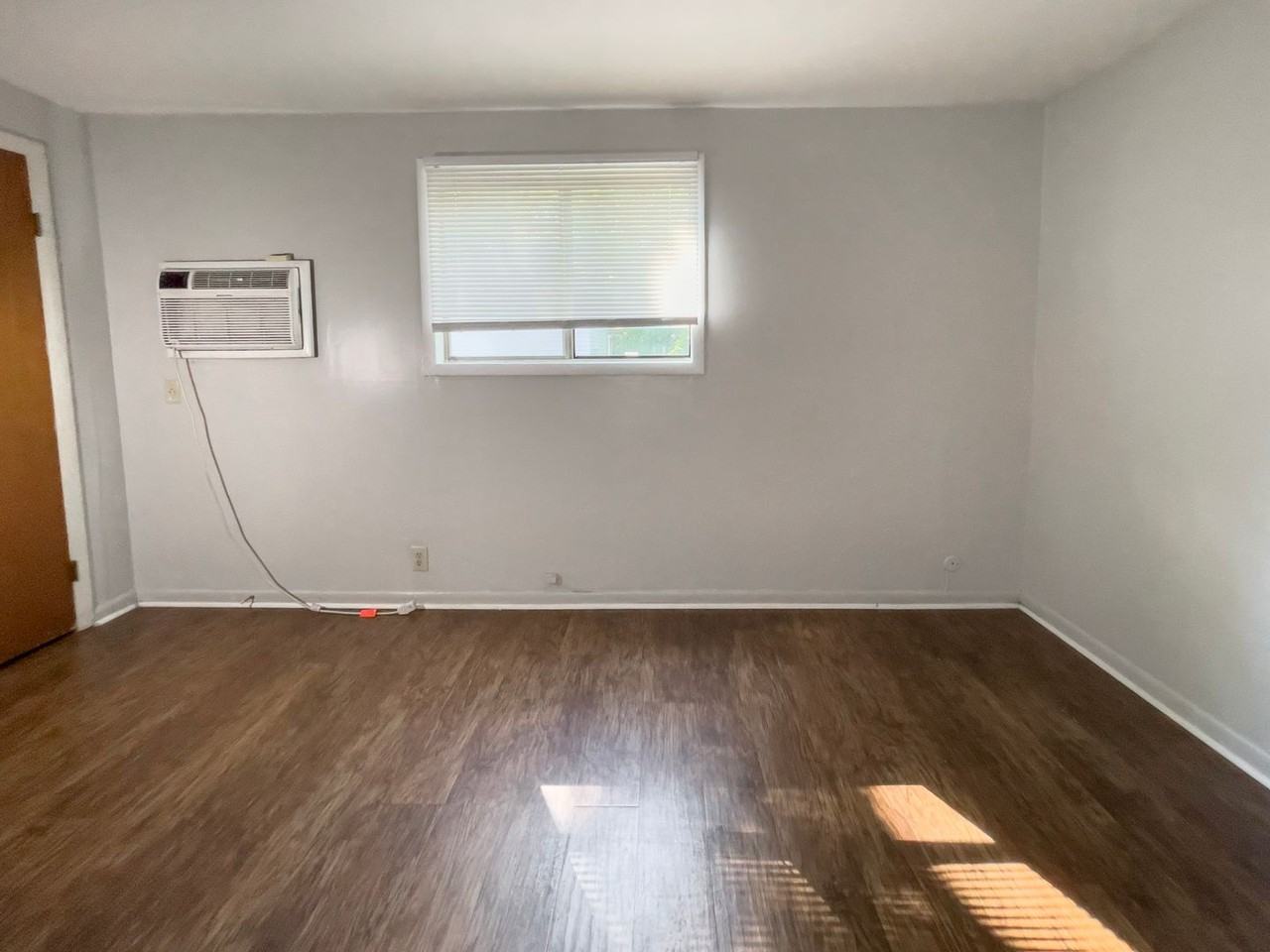 Sandalwood Apartments - Photo 7 of 11