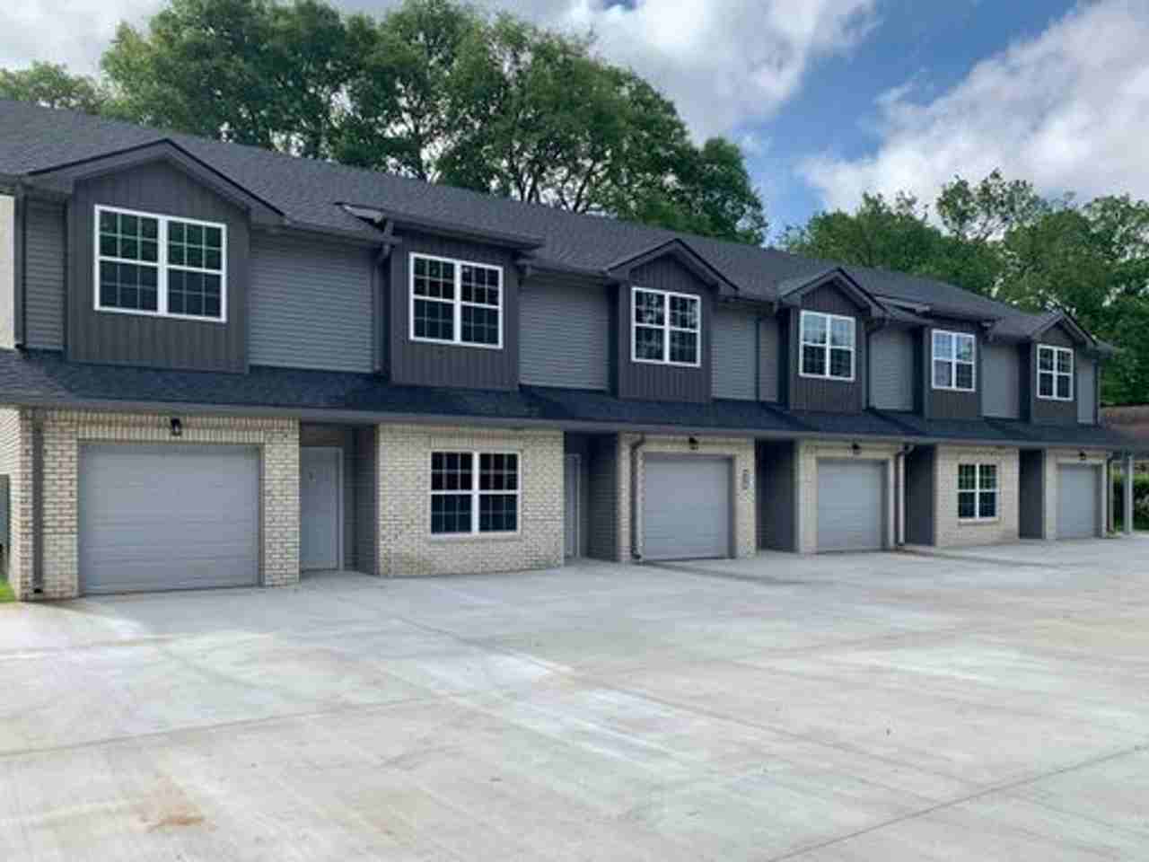 Welch* - 405 S. 11th St - Photo 2 of 50