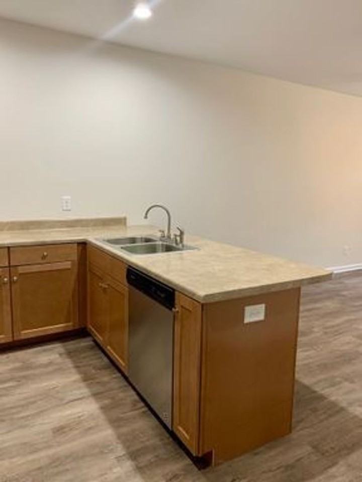 Welch* - 405 S. 11th St - Photo 6 of 50