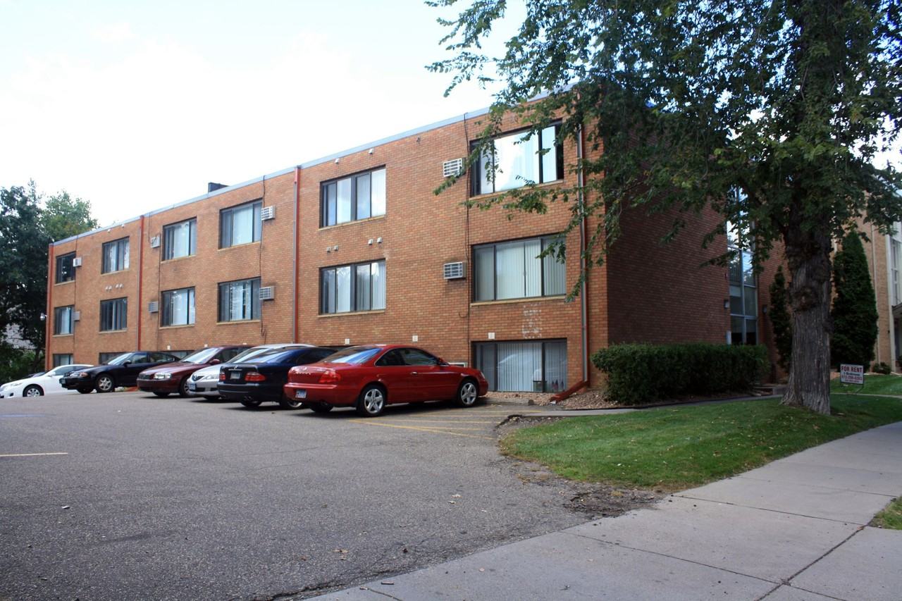 708 University Ave SE - Photo 2 of 5