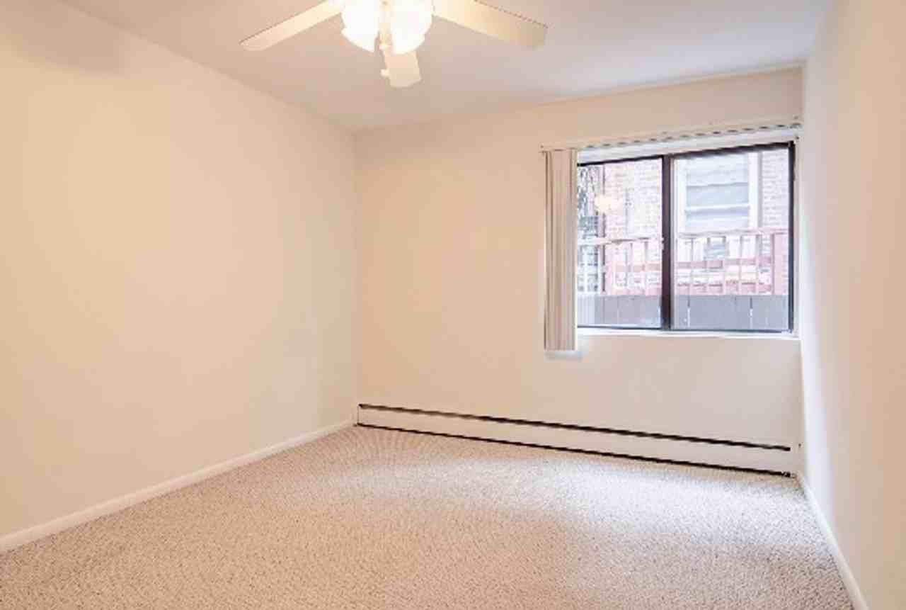 Campus Apartments 718 University Ave SE - Photo 3 of 6