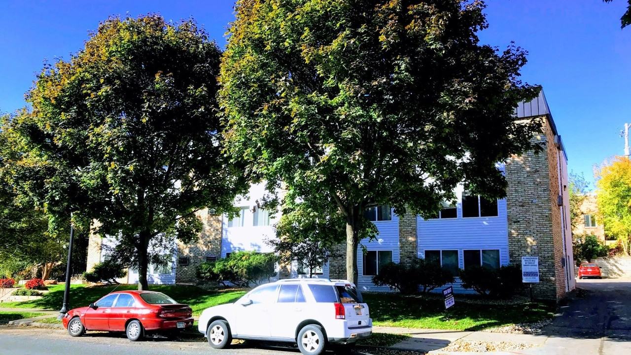 Studio and One Bedroom Apartment Homes at 2012 Aldrich ave S. - Photo 3 of 4