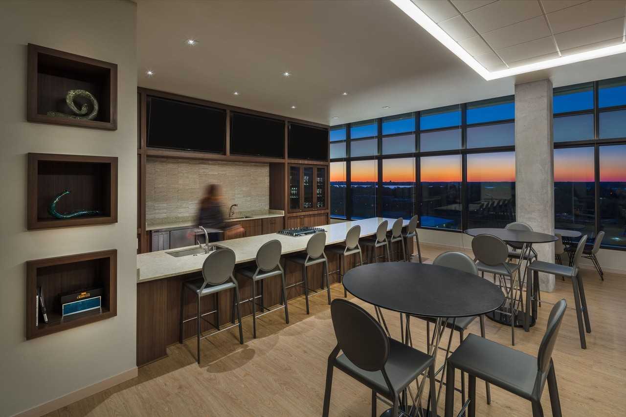 Lyric - Photo 5 of 50