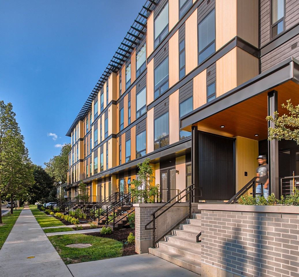 Ella - Photo 4 of 50