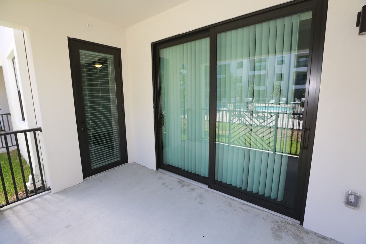 Cape West 91 Villa Apartments - Photo 4 of 9