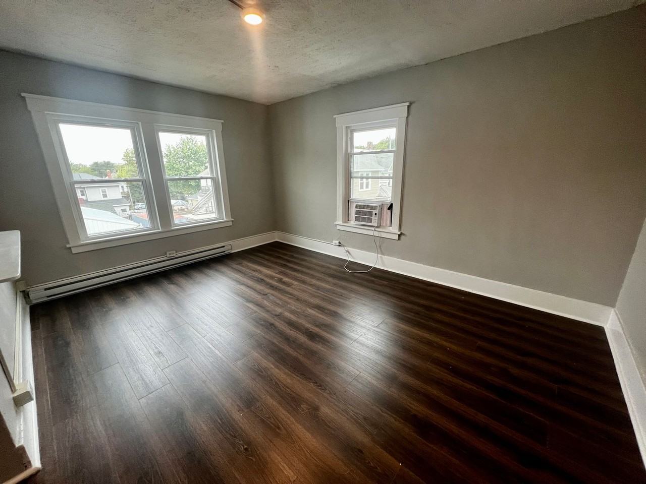 ZB - 208 Scott St - Photo 3 of 7