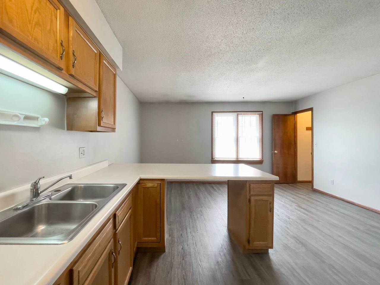 210 North Martin Avenue - Photo 4 of 13