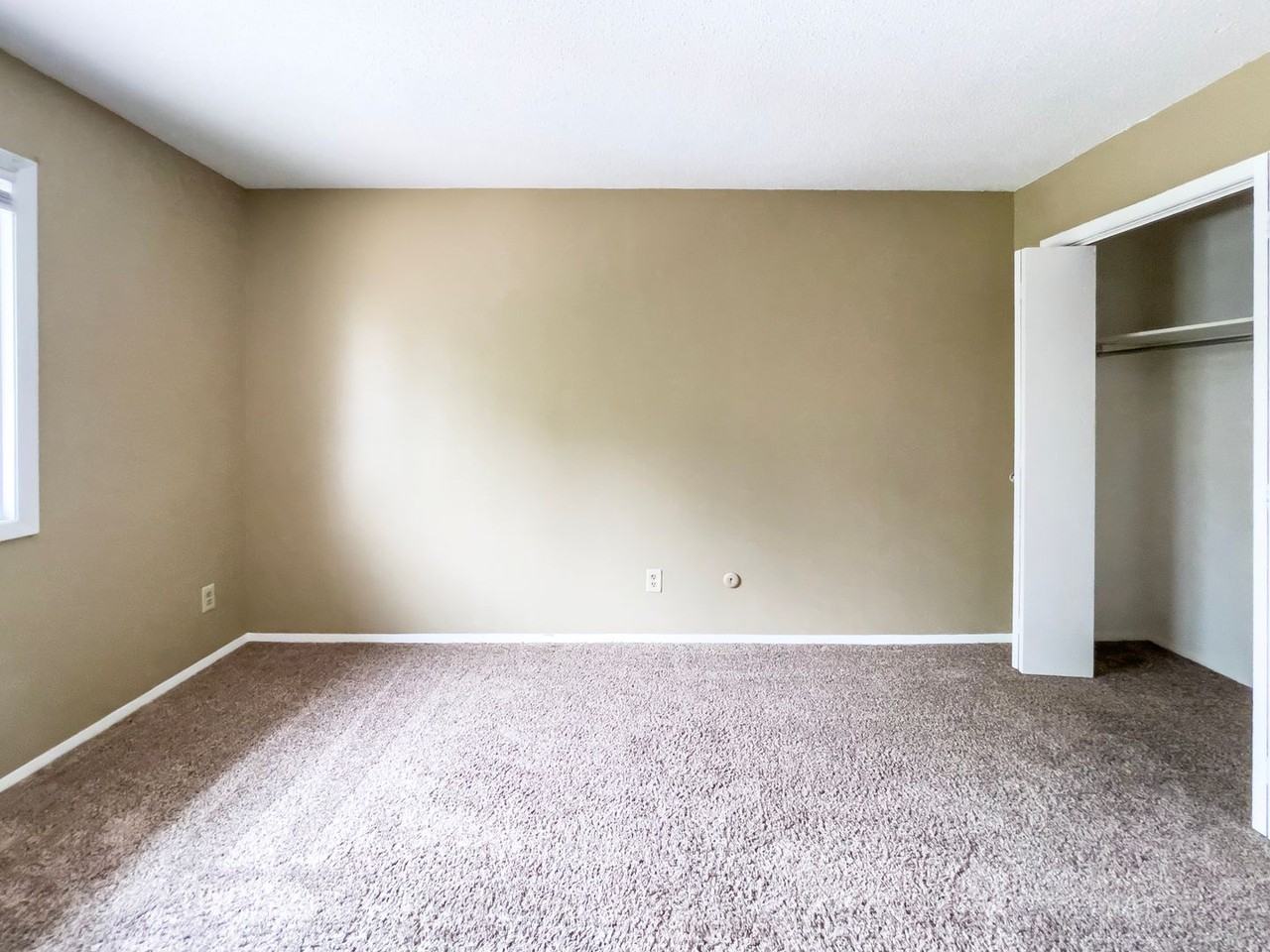 920 N Linden St #11 - Photo 3 of 21