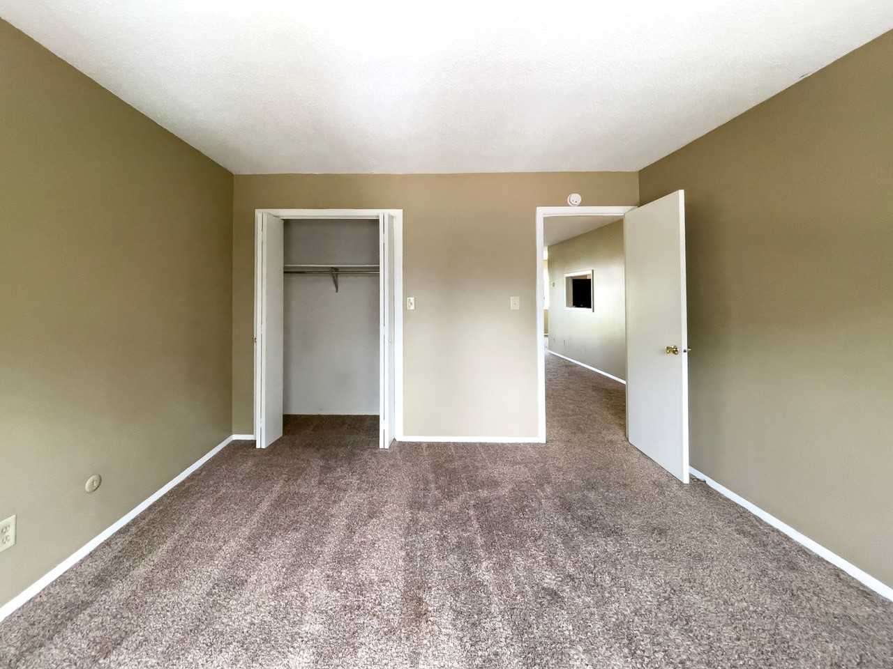 920 N Linden St #11 - Photo 4 of 21