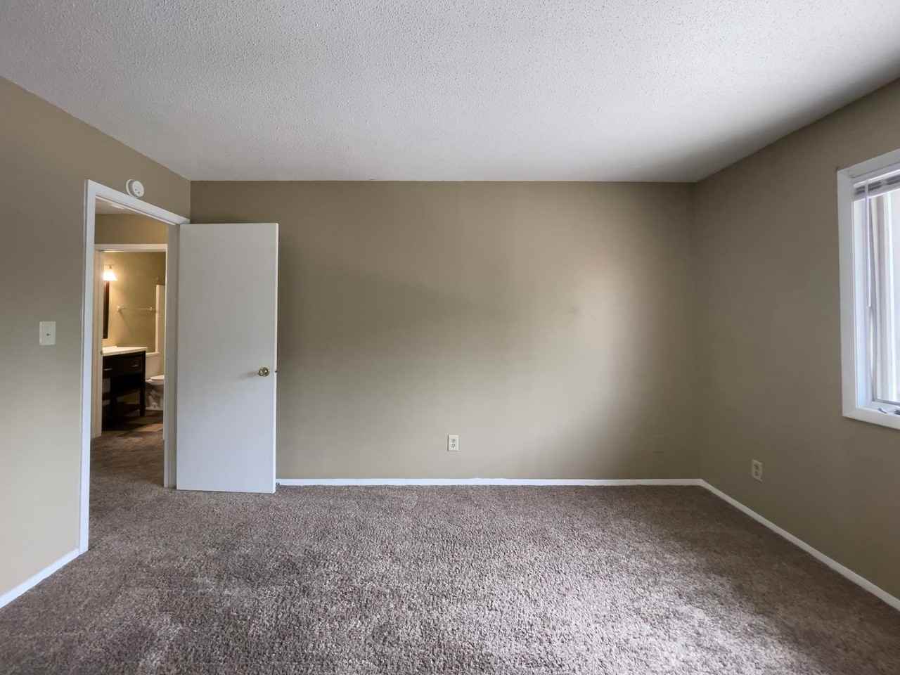 920 N Linden St #11 - Photo 5 of 21