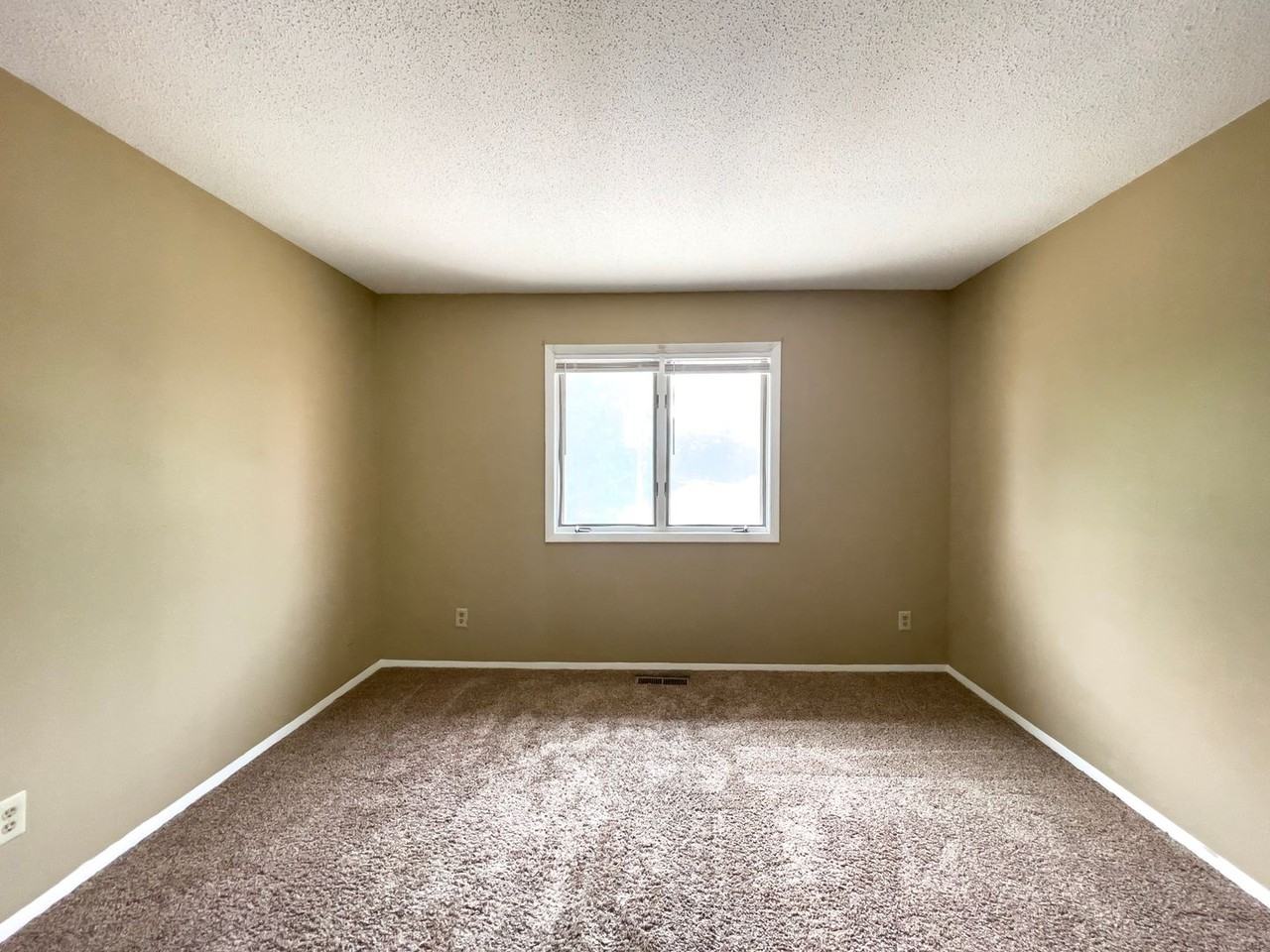 920 N Linden St #11 - Photo 6 of 21