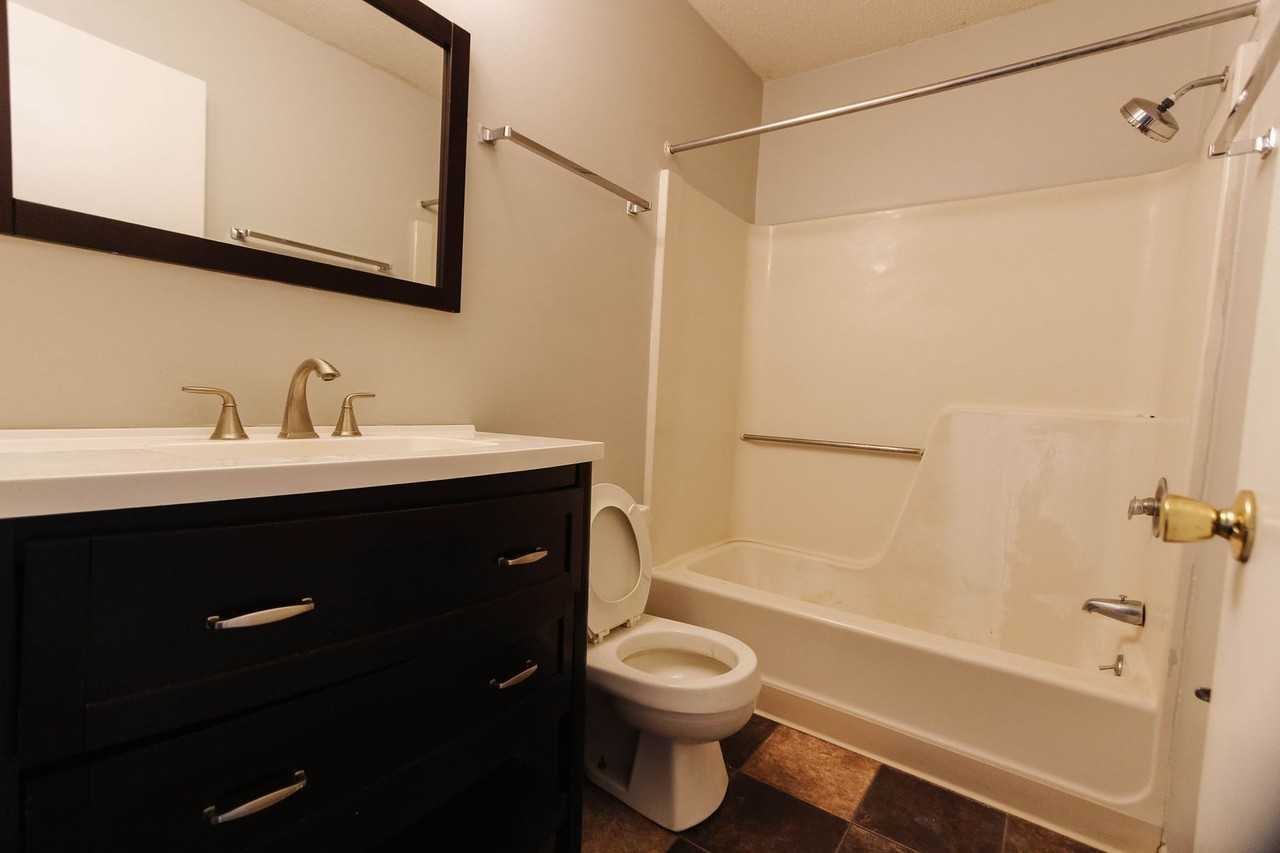 920 N Linden St #19 - Photo 7 of 10