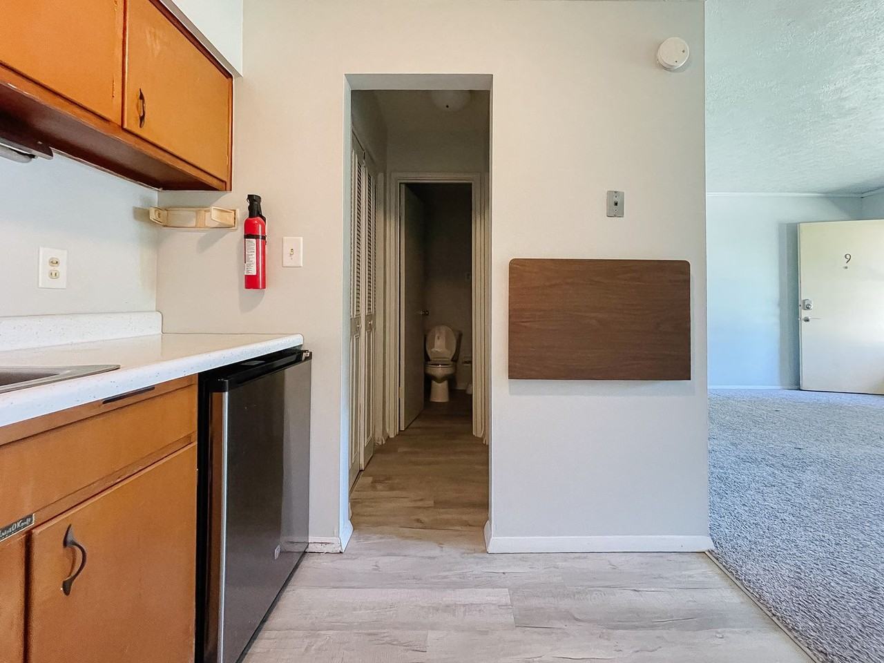 2310 N Oakwood Ave - Photo 4 of 16