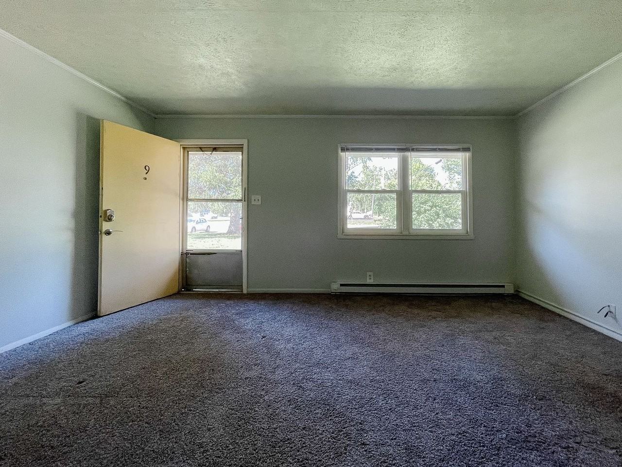 2310 N Oakwood Ave - Photo 6 of 16