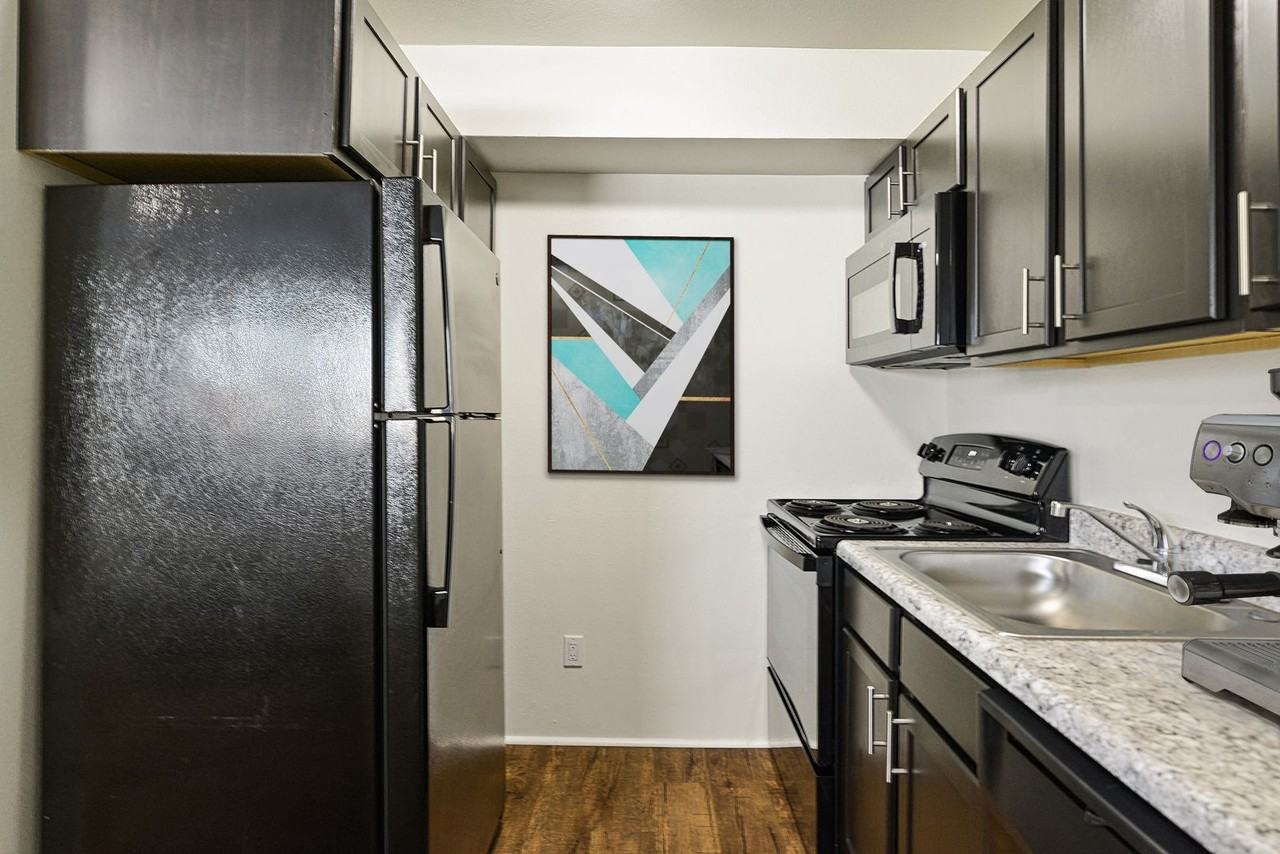 Metro Apartments At Collinsville - Photo 4 of 17