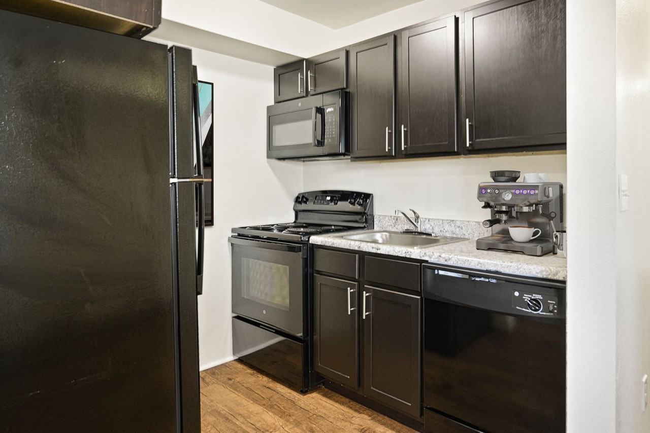 Metro Apartments At Collinsville - Photo 5 of 17