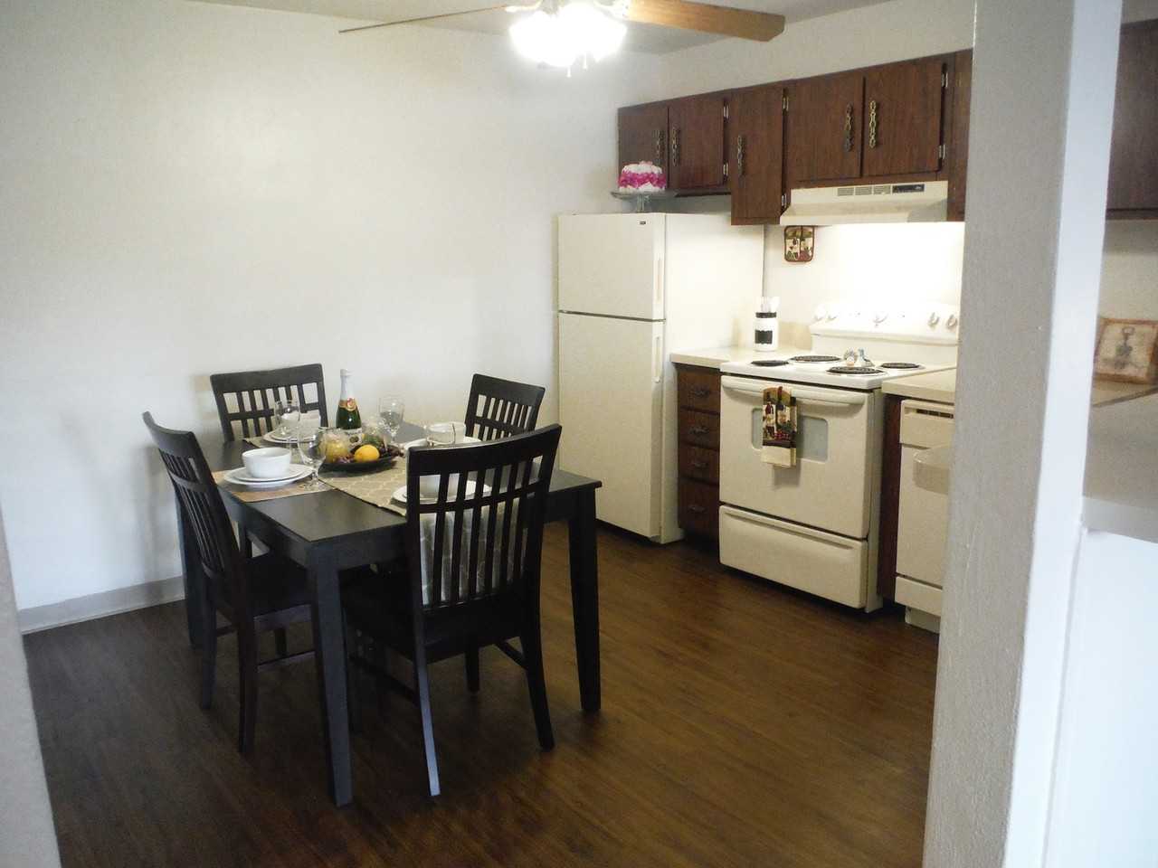 Evergreen Manor - Photo 2 of 11