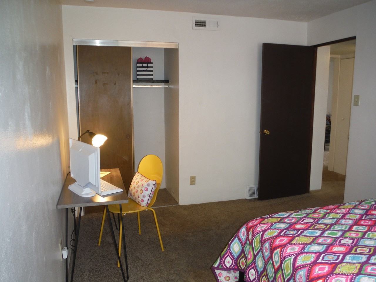 Evergreen Manor - Photo 7 of 11