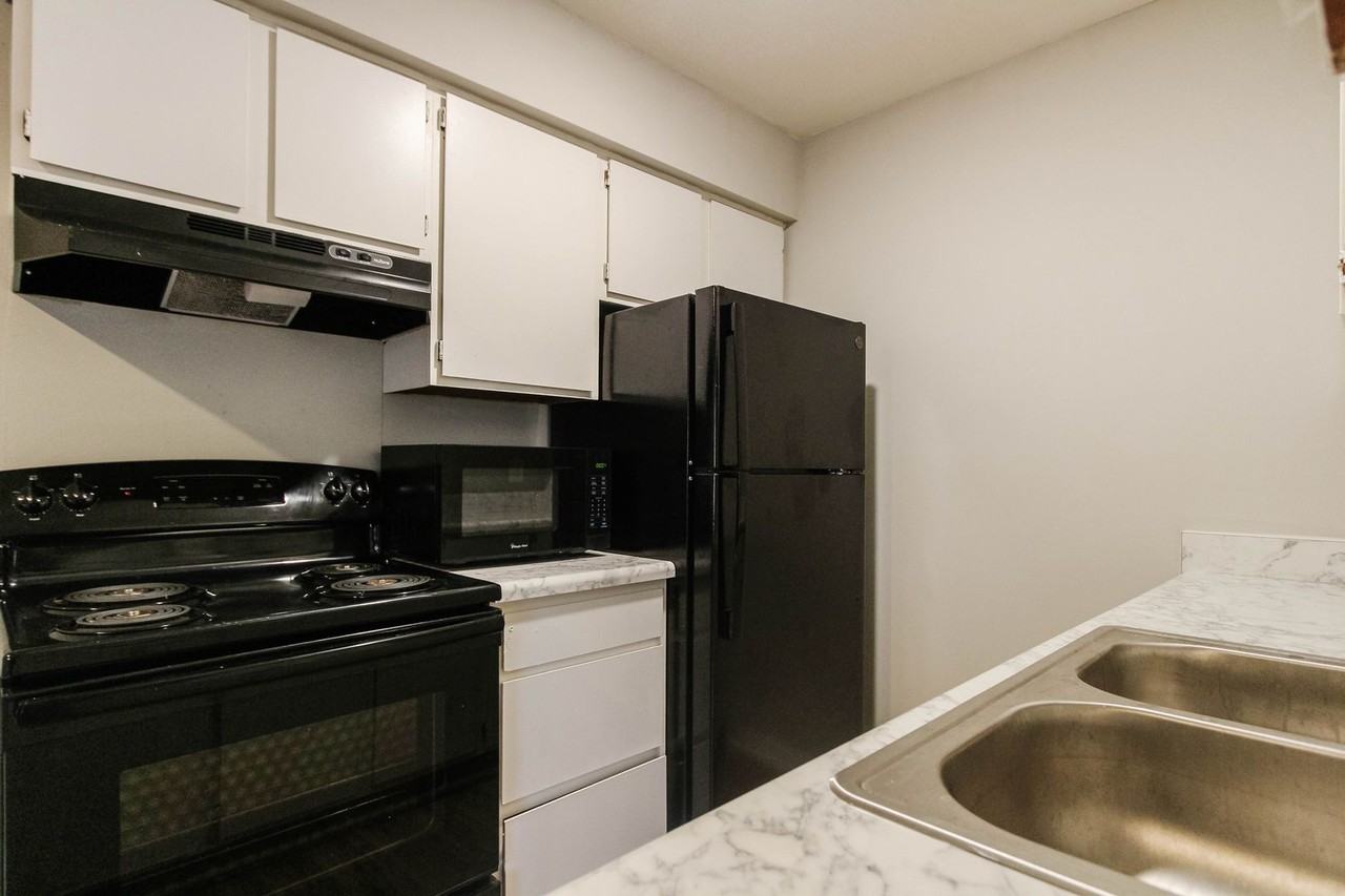 300 South West Street #418 - Photo 4 of 19