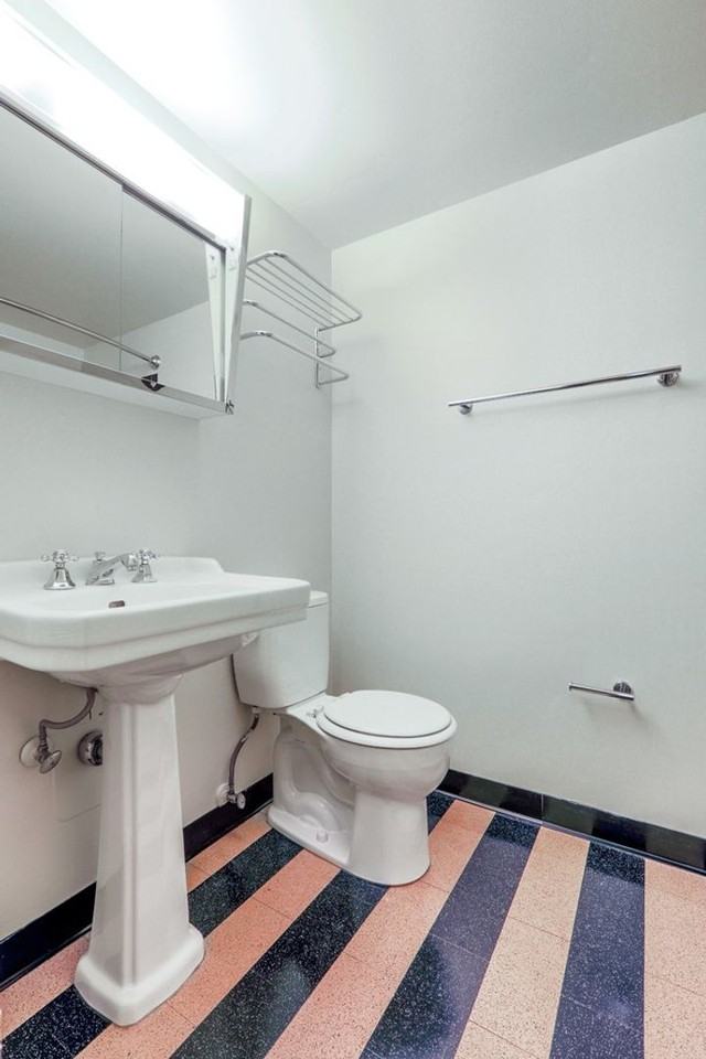 1905 NW 29th Ave - Photo 4 of 50