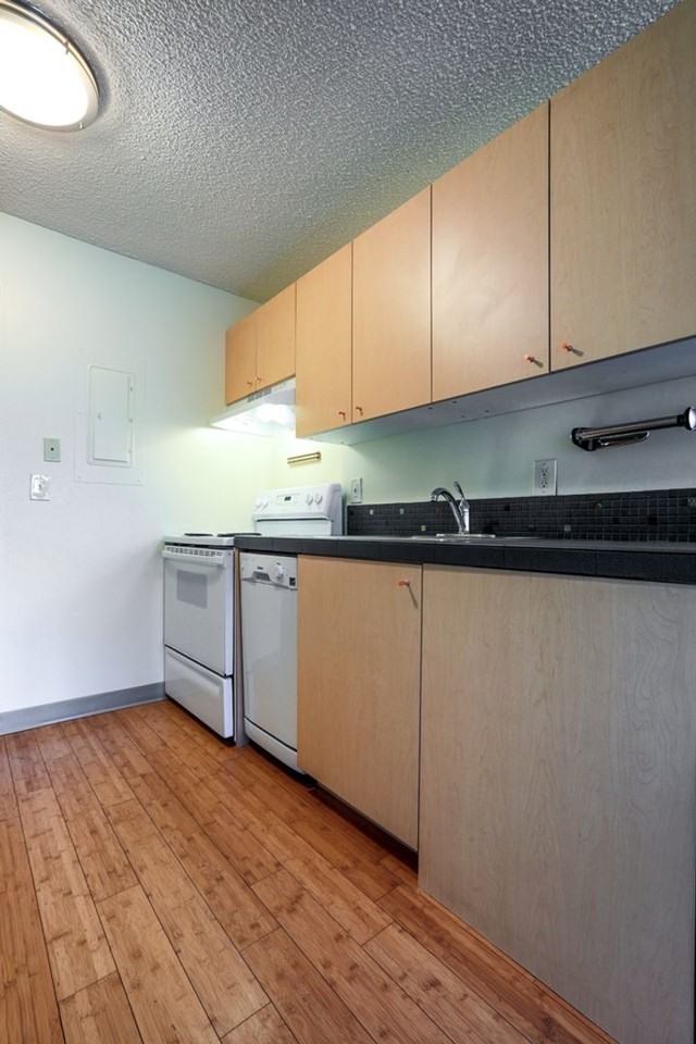 1905 NW 29th Ave - Photo 7 of 50