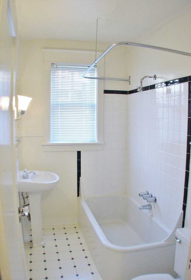 2170 NE Hancock St - Photo 5 of 27