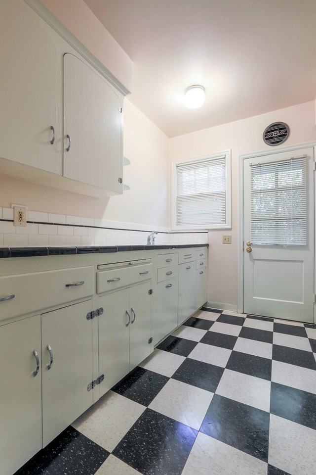 HOYT STREET APARTMENTS (CZOP05) - Photo 3 of 22