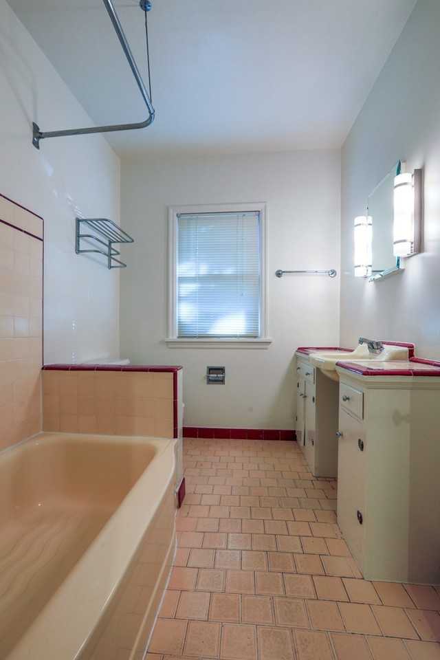 HOYT STREET APARTMENTS (CZOP05) - Photo 5 of 22